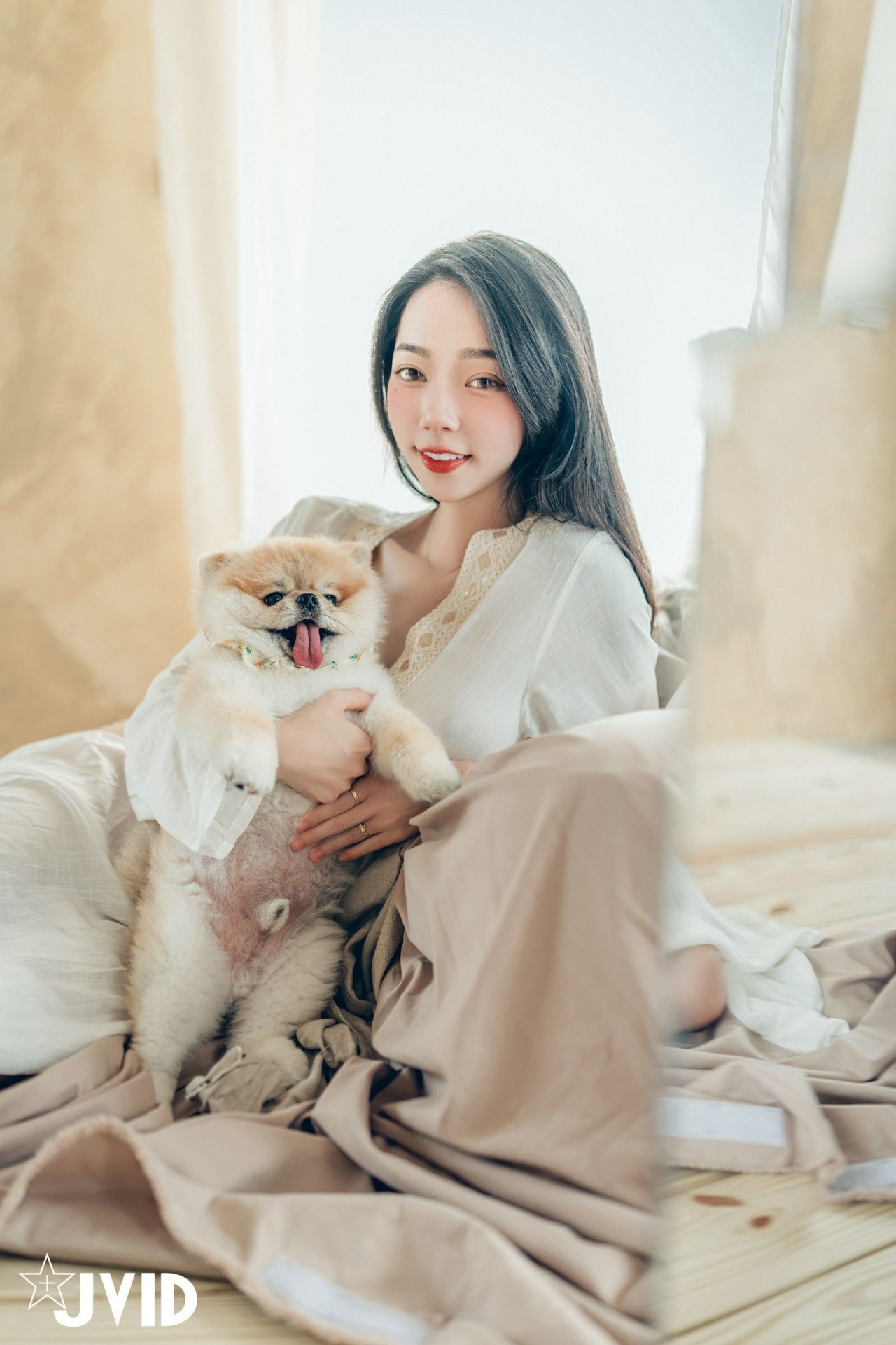 jvid 飄 飄《女神比基尼》美女写真，躺在浴缸场景，尽显性感姿态插图1