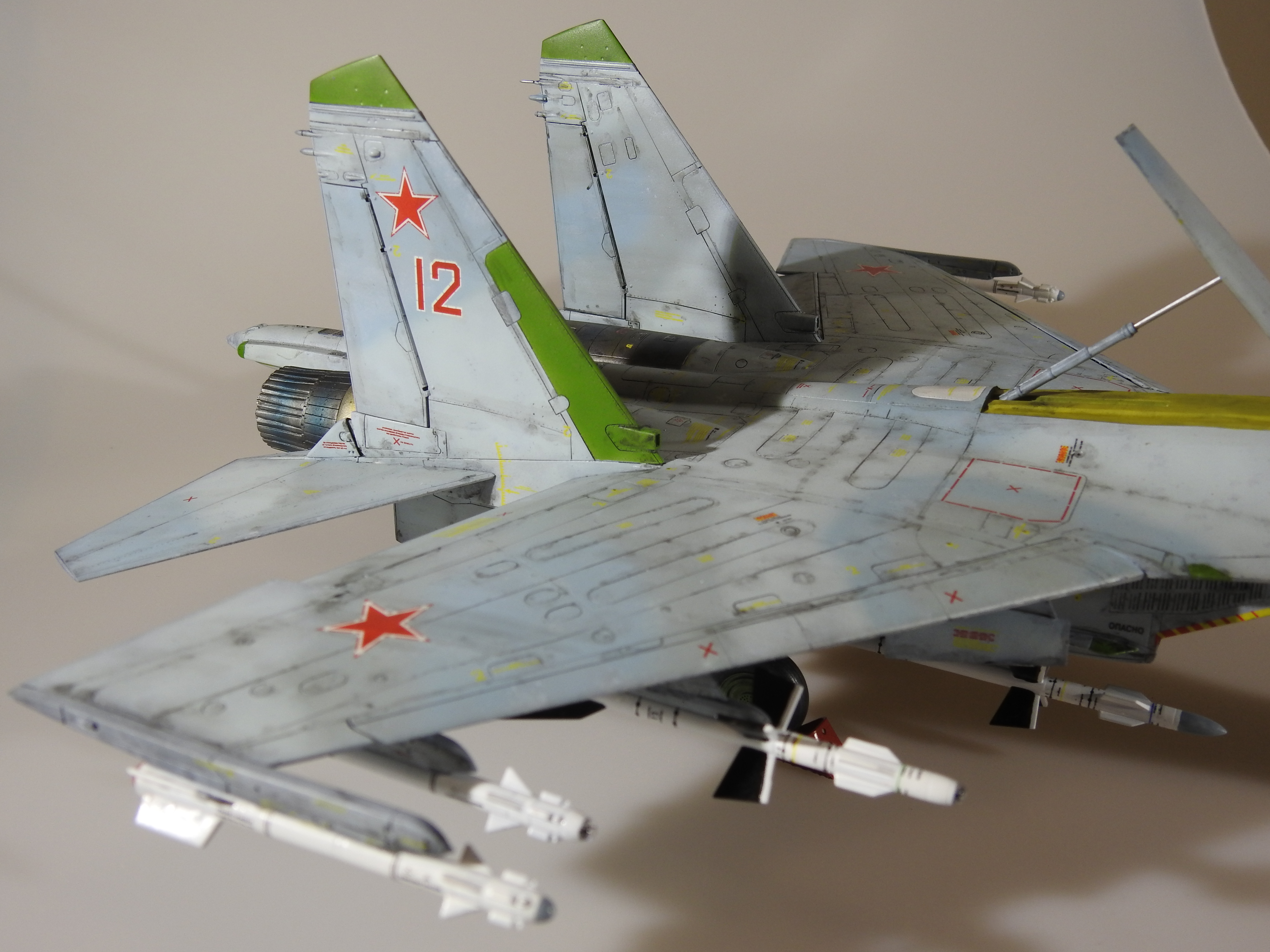 Su-27 Flanker B , Academy 1/48 – Klar DSCN5705