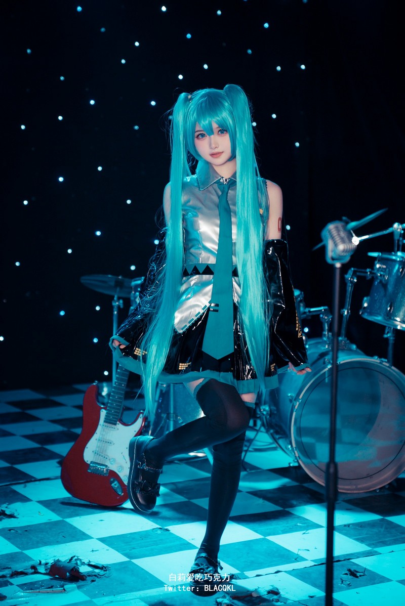 白莉爱吃巧克力 初音未来 Miku Cosplay 写真集【87P｜762MB】插图2