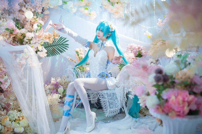 艾西Aiwest 初音未来粉蝶花Cosplay写真图集 Miku高清美图 44P (159.9M)插图1