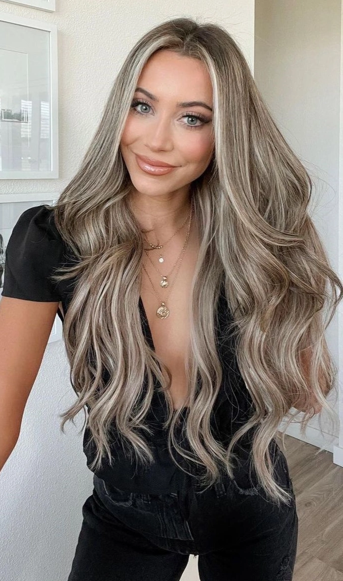 Very long ash blonde hair with big curls