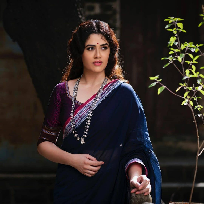 16-Girija-Oak-Godbole-Beautiful-Photos-in-Saree-My-Vantage-Point