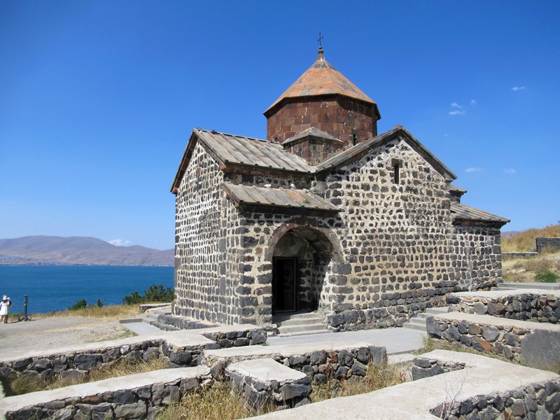 Армения - страна храмов, гор, камней и...
