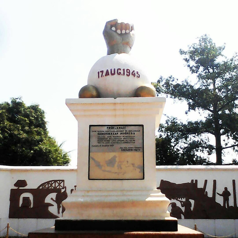 Tugu Kebulatan Tekad