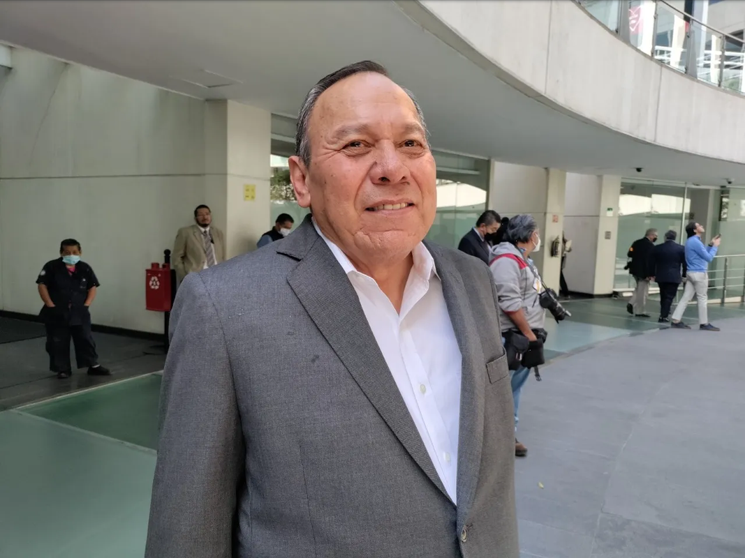 Zambrano advierte: “No necesitamos bules para nadar”