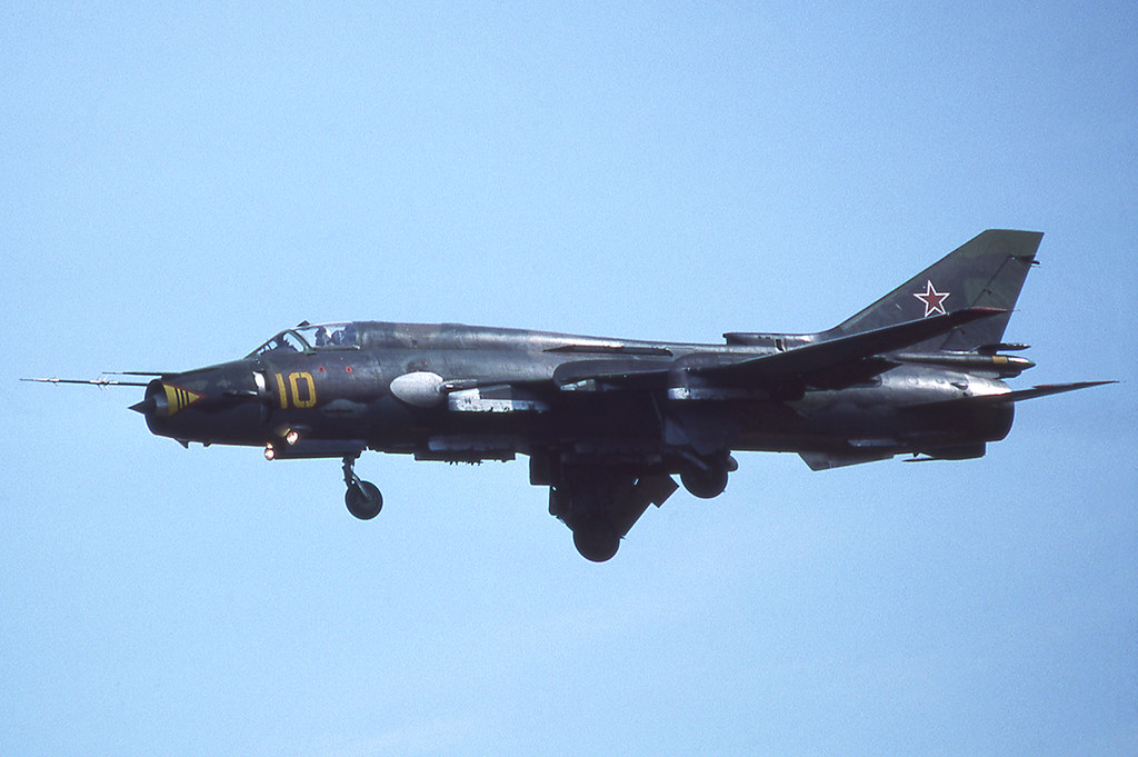 20 GvAPIB Su-17M4 10 yellow_38309_Aug 1993