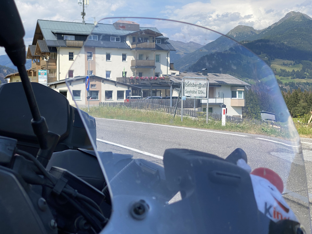 F55248AE-3C8B-4195-B5BC-754C61F2C1A1