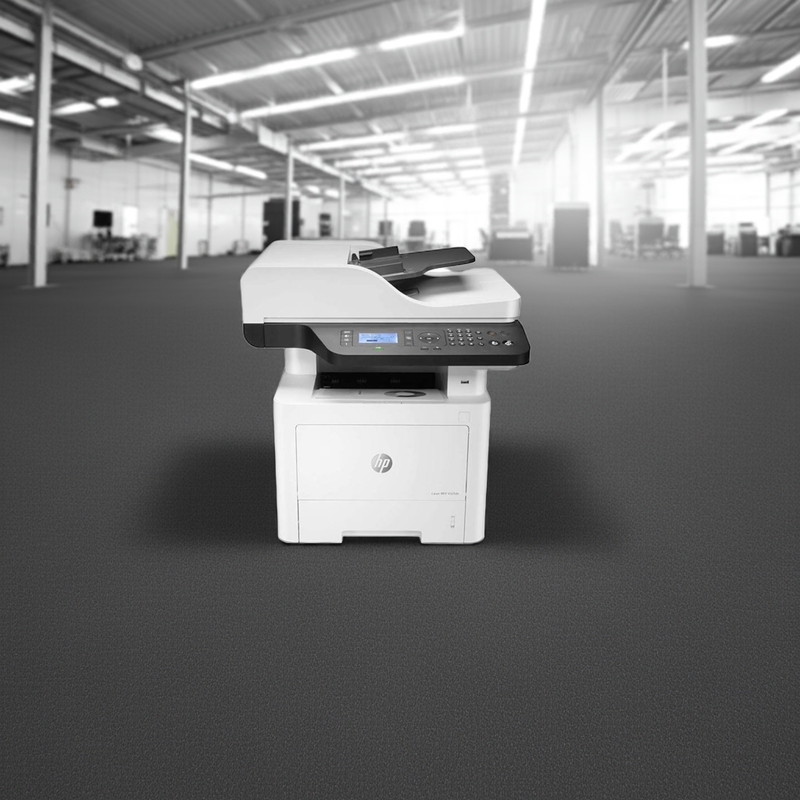 Multifuncional HP M432fdn em um ambiente de escritório