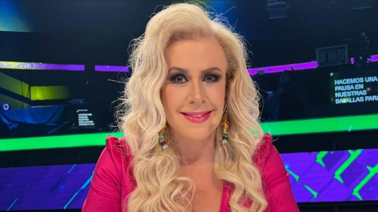 Hijo de Laura Zapata, desata furor y levanta pasiones por su hermosura