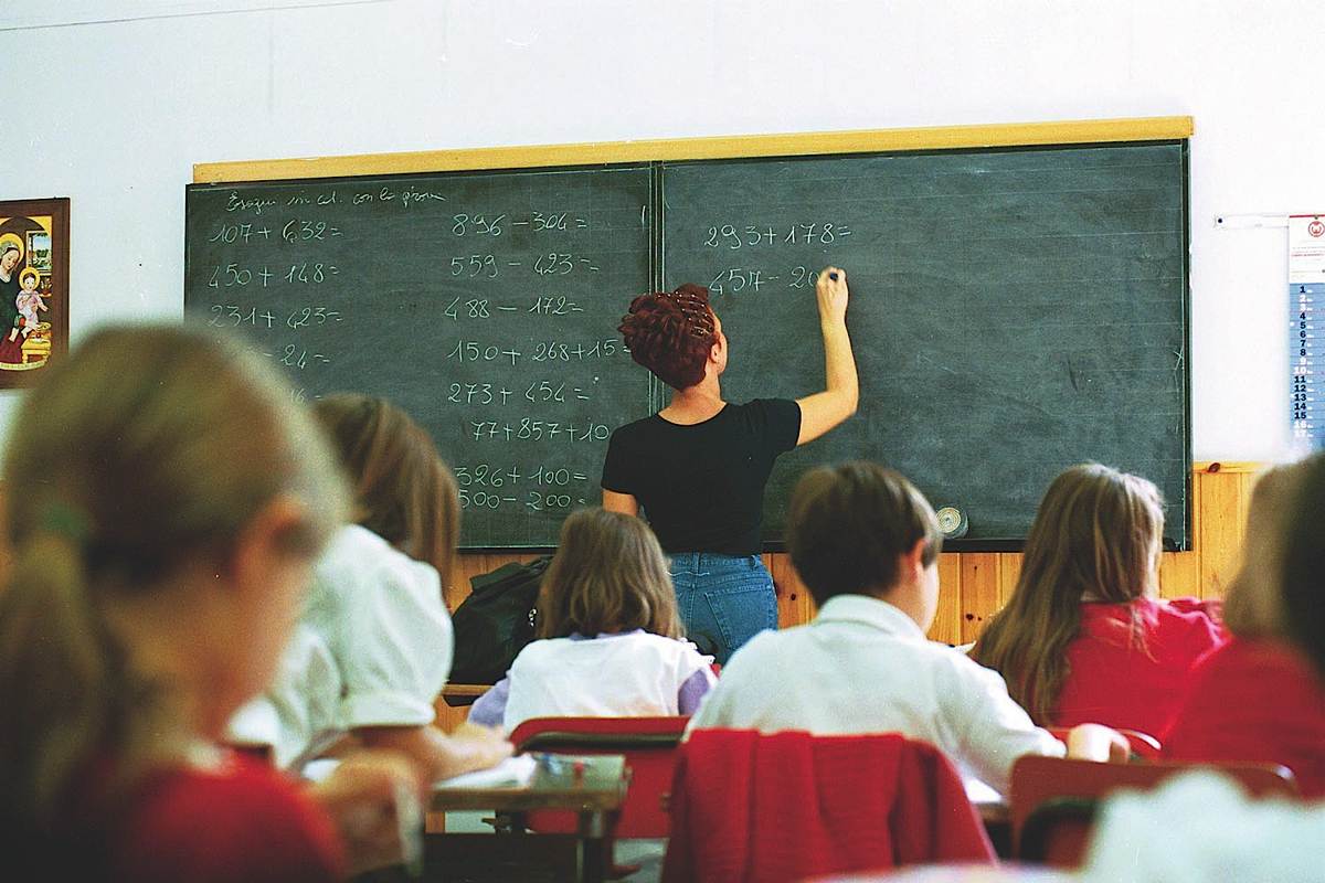 stipendio insegnanti precari scuola