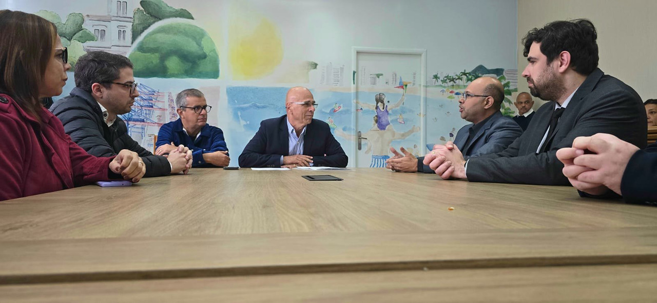 Assinatura de adesão ao Programa Time Brasil no Paço Municipal de Guarujá