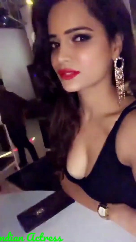 [Image: Archana-Gautam-Flaunts-13.jpg]