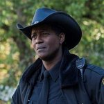 sheriff-mike-on-the-scene-resident-alien-s1e1-2.jpg