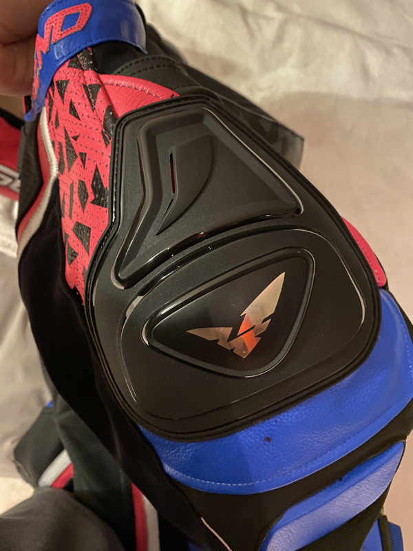 AAC44BF4-FA5D-4C52-99AA-BAD8AE91E50D