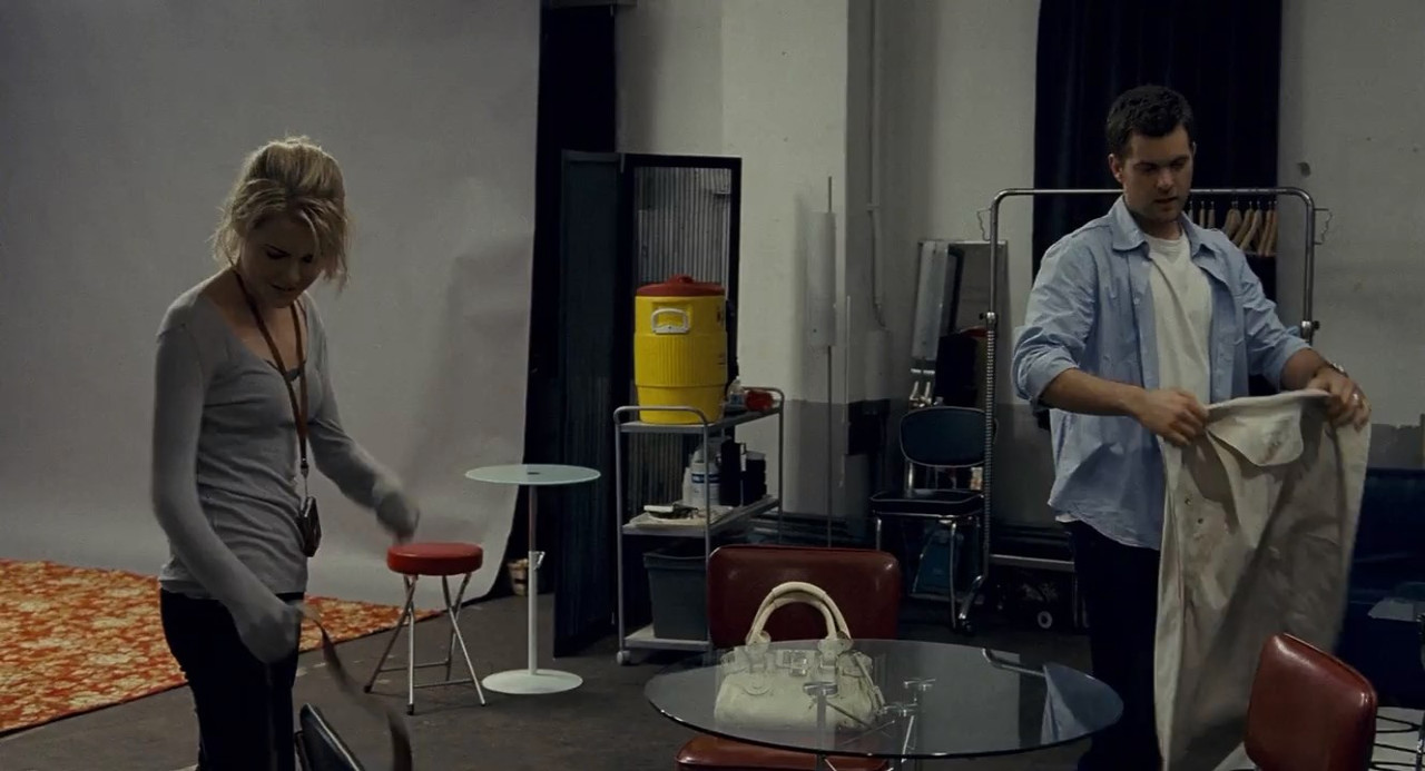 Shutter 2008 BluRay [Hindi + English] 480p, 720p ESub Screenshot