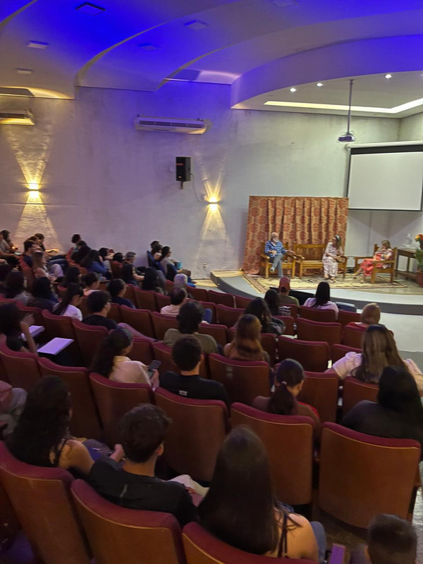 Público presente no auditório durante o evento Cultura e Arte por toda parte