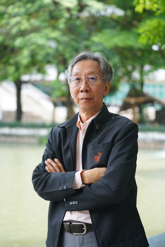 รศ. ดร.สุวิทย์ แซ่เตีย อธิการบดี มจธ.