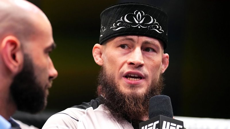 Ринат Фахретдинов срещу Андреас Густафсон на UFC Fight Night 258