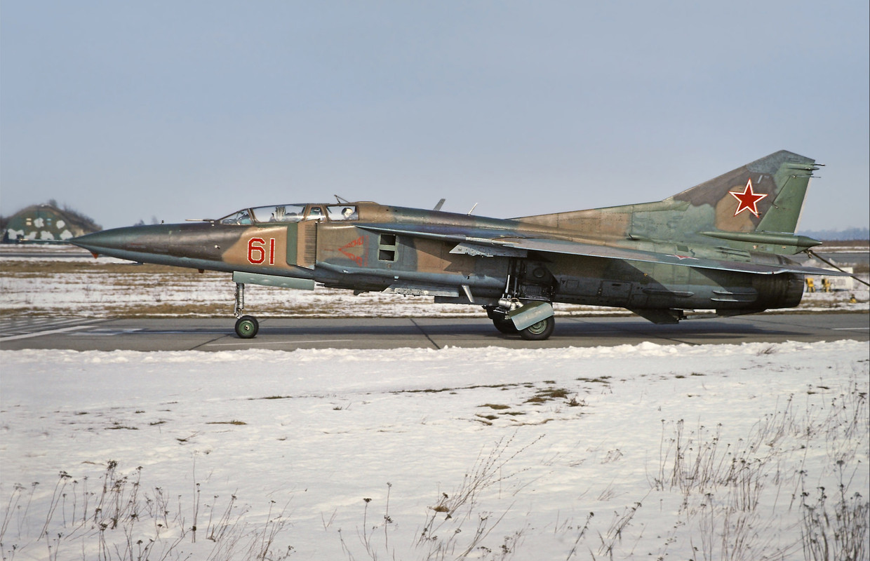 296 IAP Mig-23UB 61 Red_39040074, Winter 1992-1993_3