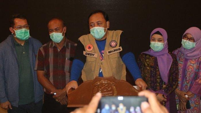 Wali Kota Tegal Dedy Yon umumkan lockdown