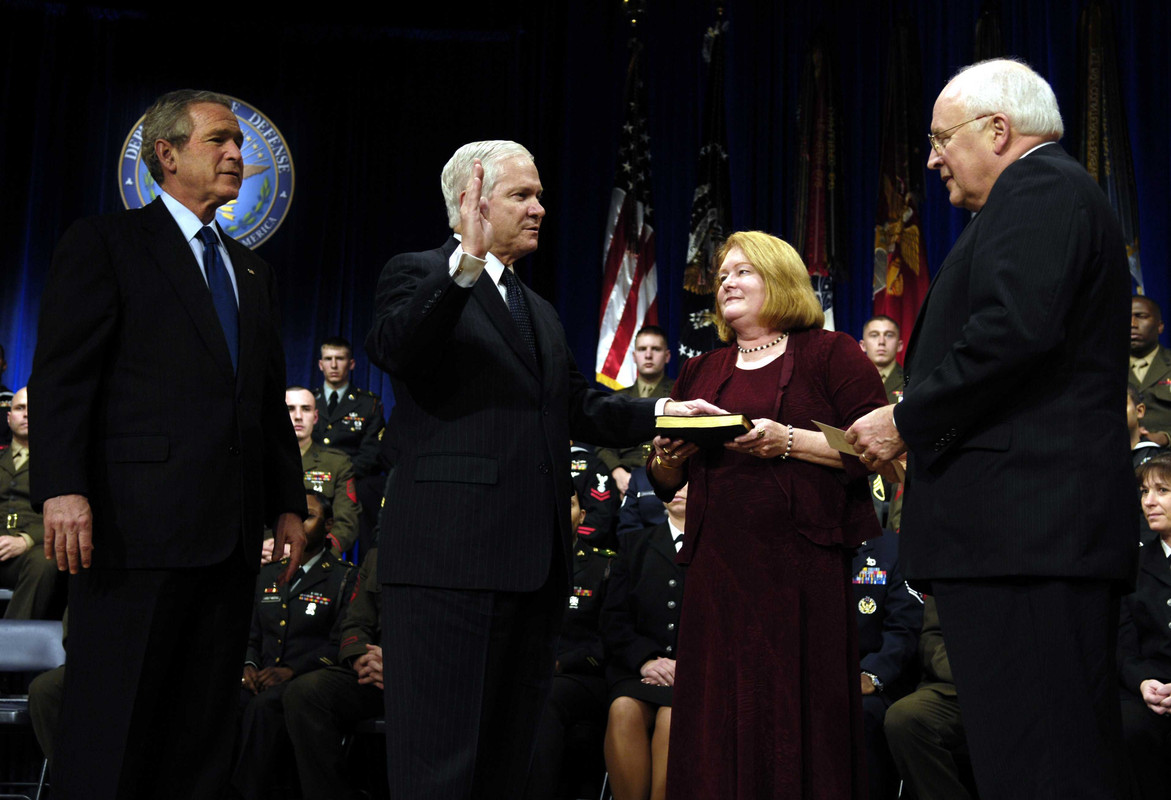 Gates Sworn In as Defense Secretary