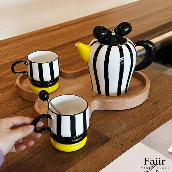 teapot-black-and-white-set.webp