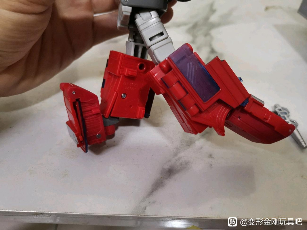 Studio-Series-86-Voyager-Ironhide-05