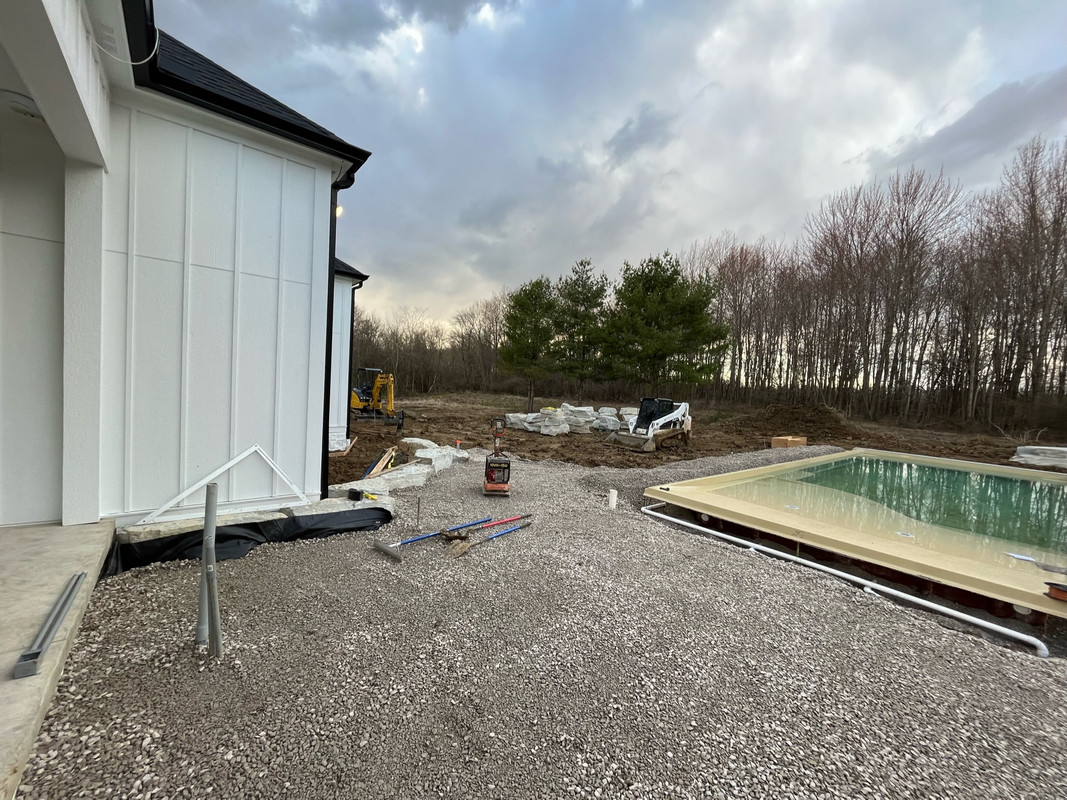 E816BCB0-0775-4043-B1EF-BF1272191B5B