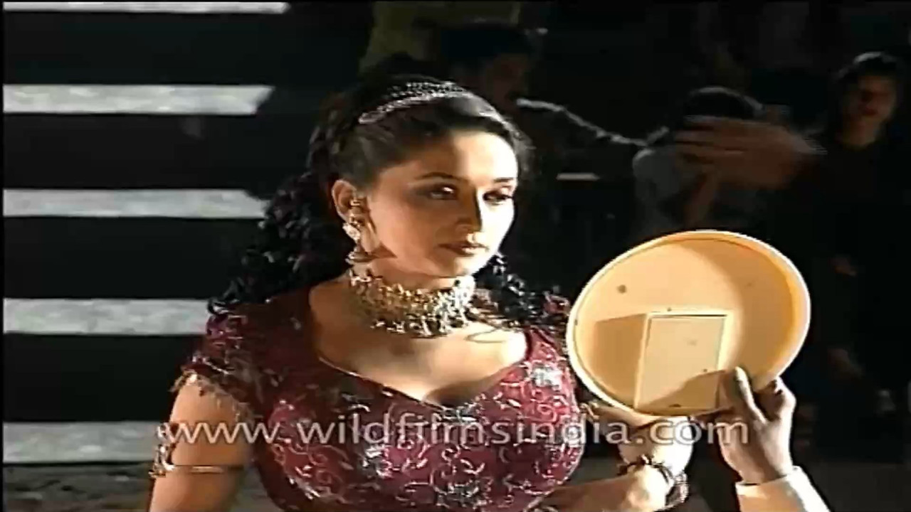 Madhuri dixit offscreen big deep navel.mkv_snapshot_01.00.000