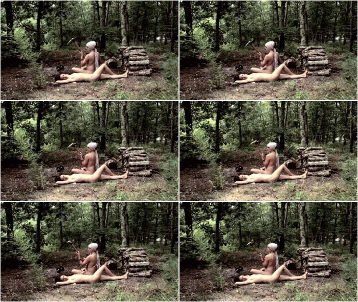 [Image: naked01-3.jpg]