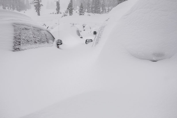 mammoth_mountain_parking_lot_397027
