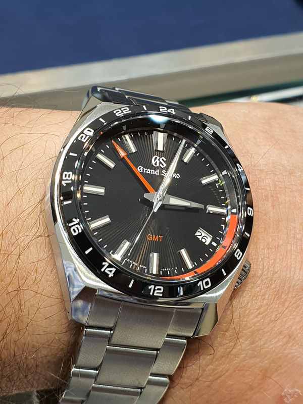 69820F6E-1A8C-415A-BBAA-B81FEF2805FB