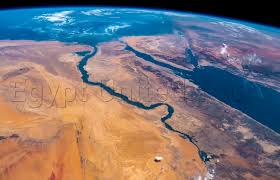 The contrast between the Nile Valley and the Desert