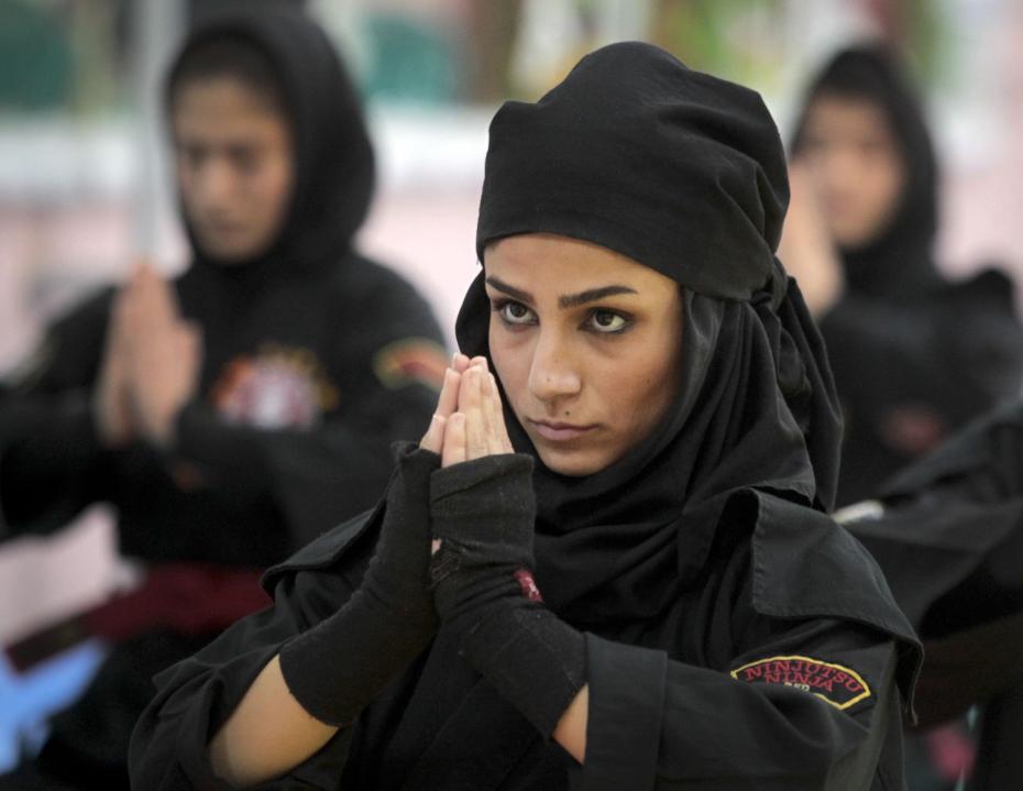 http://cdn.ph.upi.com/collection/fp/upi/6411/8c291e0e9f76b3f72d27d9135c4c8351/Women-study-Ninjutsu-in-Iran_1_1.jpg