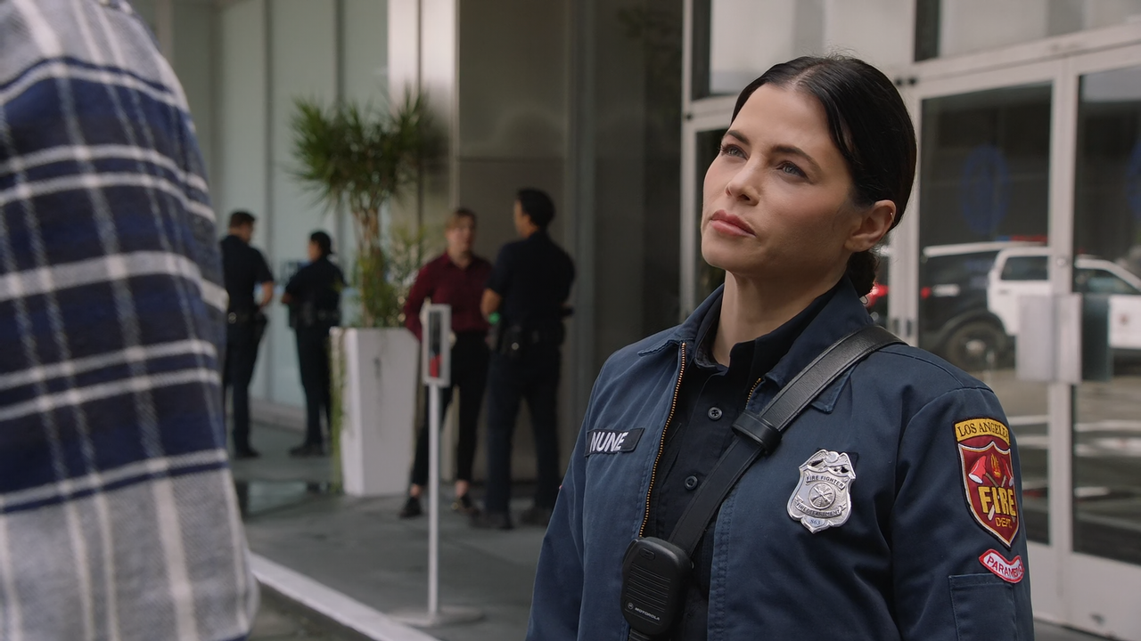 The.Rookie.S05E16.Exposed.1080p.10bit.AMZN.WEB-DL.DDP5.1.HEVC-Vyndros.mkv_snapshot_06.19_[2023.02.23