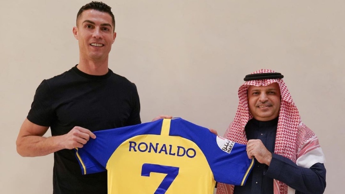 Cristiano Ronaldo resmi bergabung dengan tim sepak bola Arab Saudi, Al-Nassr.