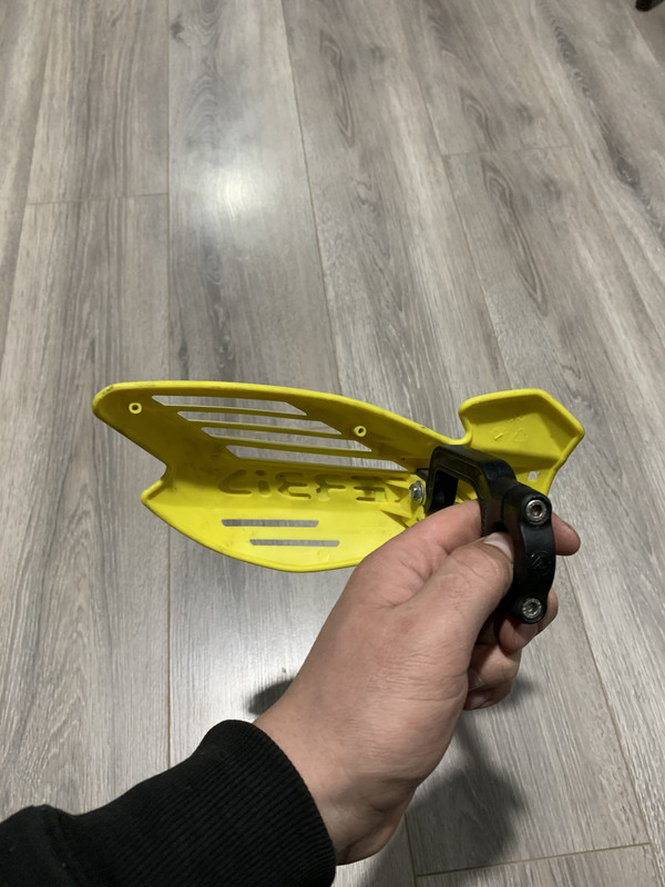 7E967B55-7AE2-4DE8-ABAD-8B4DBA2C5F67