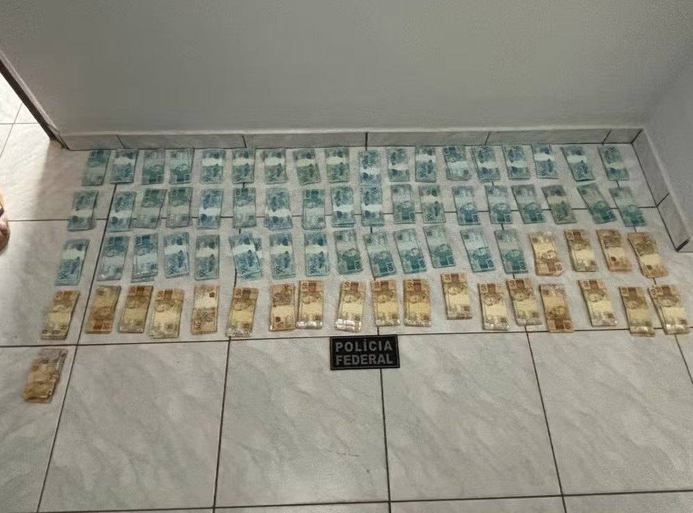 Dinheiro encontrado com assessor do deputado federal Gustavo Gayer — Foto: PF/Divulgação