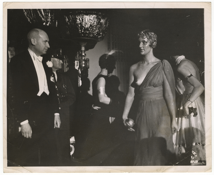 weegee-16778-1993-437124-displaysize