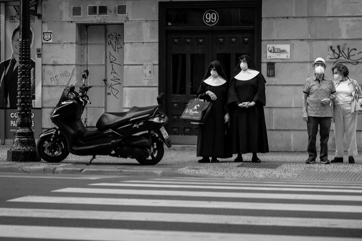 people-nuns-blacknwhite.jpg