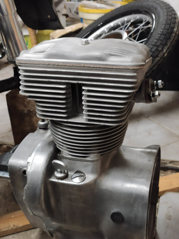 1632161065608