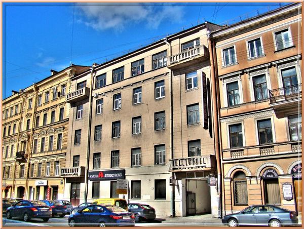 Кто поможет купить квартиру в историческом центре Петербурга?