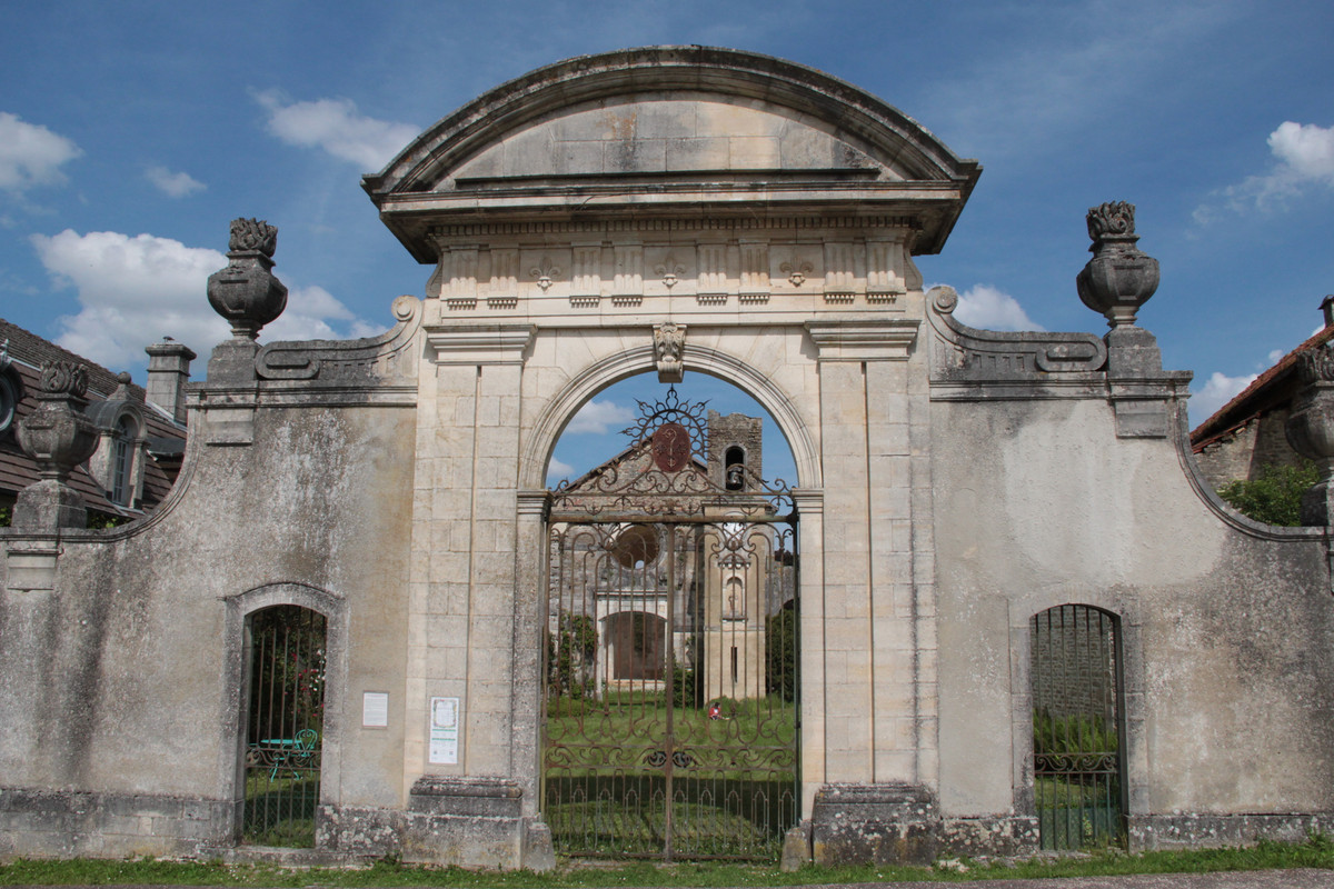 Extérieur de l'abbaye de Septfontaines