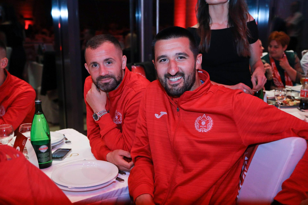 63DDC278-7070-4556-B0C1-F9C340B5CA71