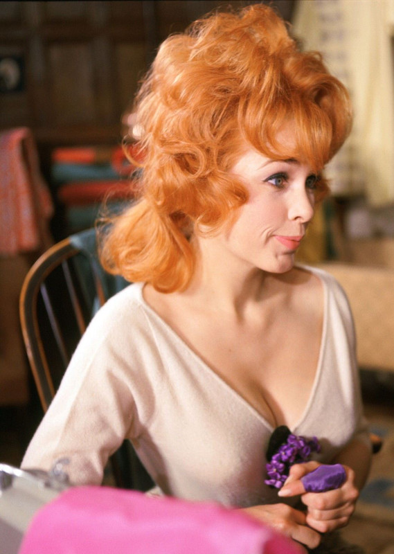 Stella_Stevens_b42