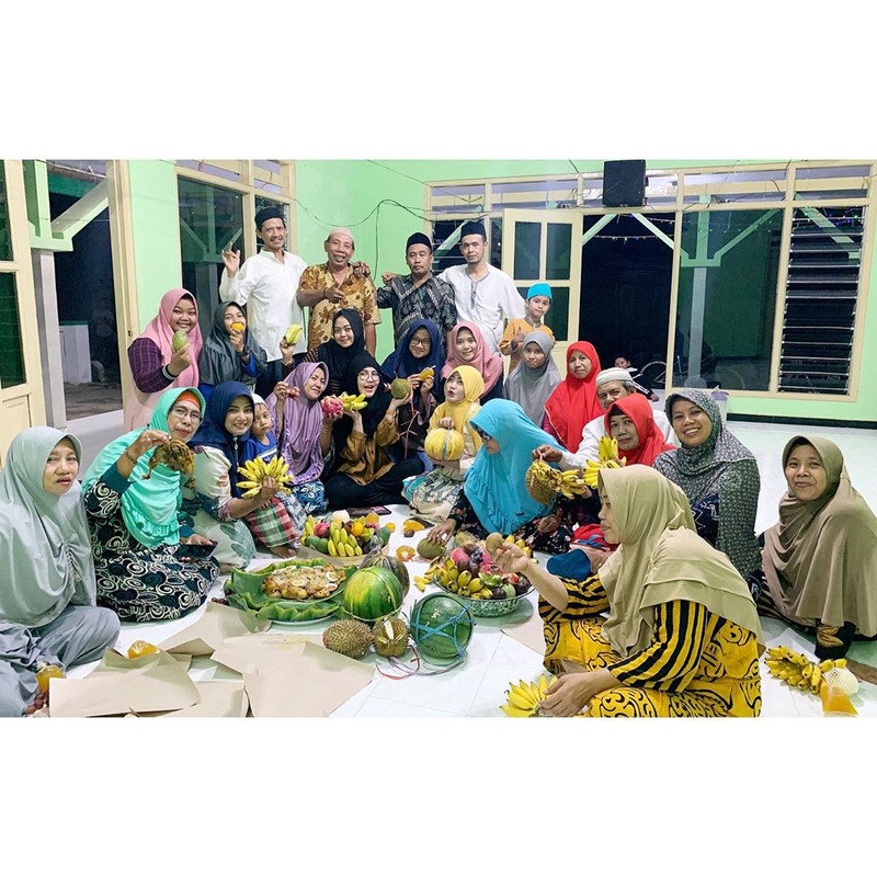 Via Vallen merayakan peringatan Maulid Nabi Muhammad SAW di kampung halamannya