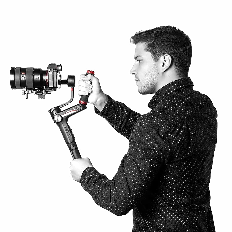 David Sánchez Lázaro operando una cámara de vídeo