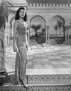 Yvonne-De-Carlo-d01