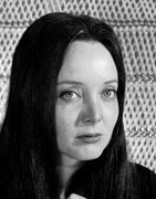 carolyn-jones-b14