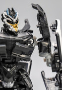 Studio-Series-Barricade-In-Hand-06